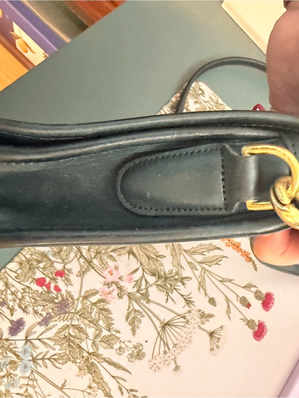 Vintage Coach Black Leather Crossbody with Gold Turn-Lock - Picture 4 of 6